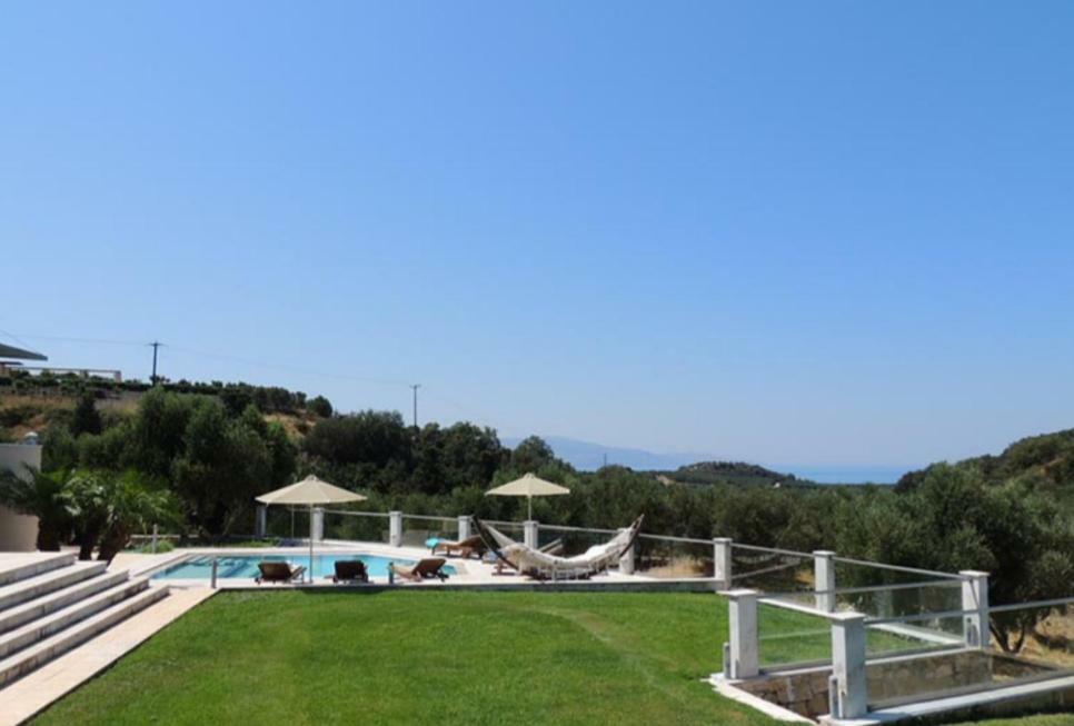 Provarma Hills Luxury Villa Gerani Gerani  Exterior foto